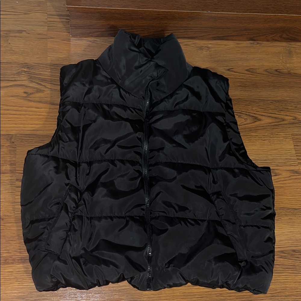 Amazon Cropped Black Quilted Vest